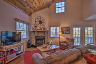 Helen Townhome with Hot Tub - Walk To Main Street Accommodation Dallas