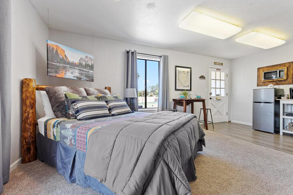 High Sierra Hideout- Yosemite & Bass Lake Getaway - thumb 2