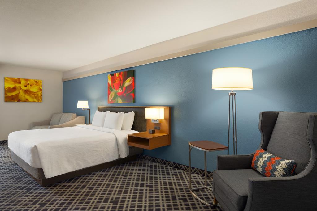 Hilton Garden Inn Dallas/Market Center - thumb 1