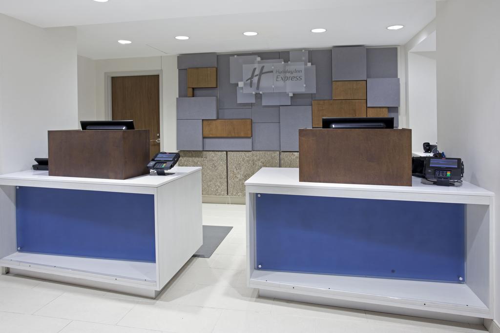 Holiday Inn Express Hotel & Suites Austin Downtown - thumb 3