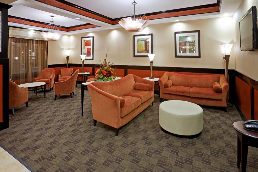 Holiday Inn Express Hotel & Suites Dallas Central Market Center - thumb 0
