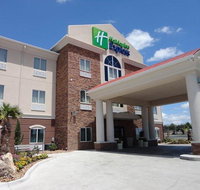 Holiday Inn Express Kenedy - Accommodation Dallas