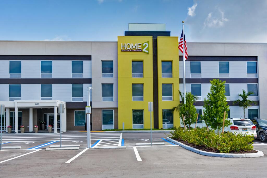 Home2 Suites By Hilton Naples I-75 Pine Ridge Road - thumb 1