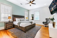 Hosteeva Amazing 4 BR Modern Condo with Balcony Near Frnch Quarter Accommodation Dallas