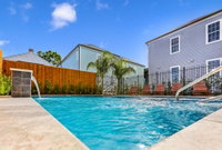 Hosteeva Brand New Condo with a Pool Steps to St Charles Ave Accommodation Dallas