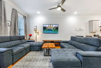Hosteeva Stunning Modern and Fully-Upgraded 5 BR w Balcony  Pool Accommodation Dallas