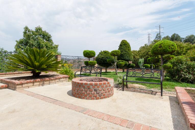 House With Hill And City Views, Heated Pool And Spa, Outdoor Fire Pit And Indoor Fireplace - thumb 1