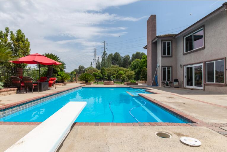 House With Hill And City Views, Heated Pool And Spa, Outdoor Fire Pit And Indoor Fireplace - thumb 0