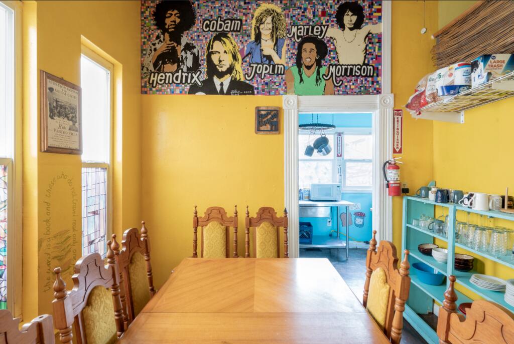 International Travelers House Downtown Hostel - thumb 2