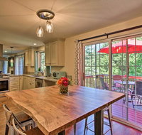 Issaquah Home with Deck  Patio 16 Miles to Seattle - Accommodation Dallas