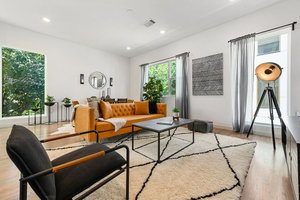 Jurny - Bishop Arts District 2 Bedroom Apartments