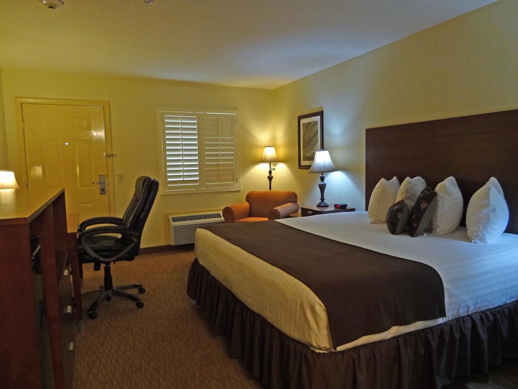Kenedy Inn And Suites - thumb 2