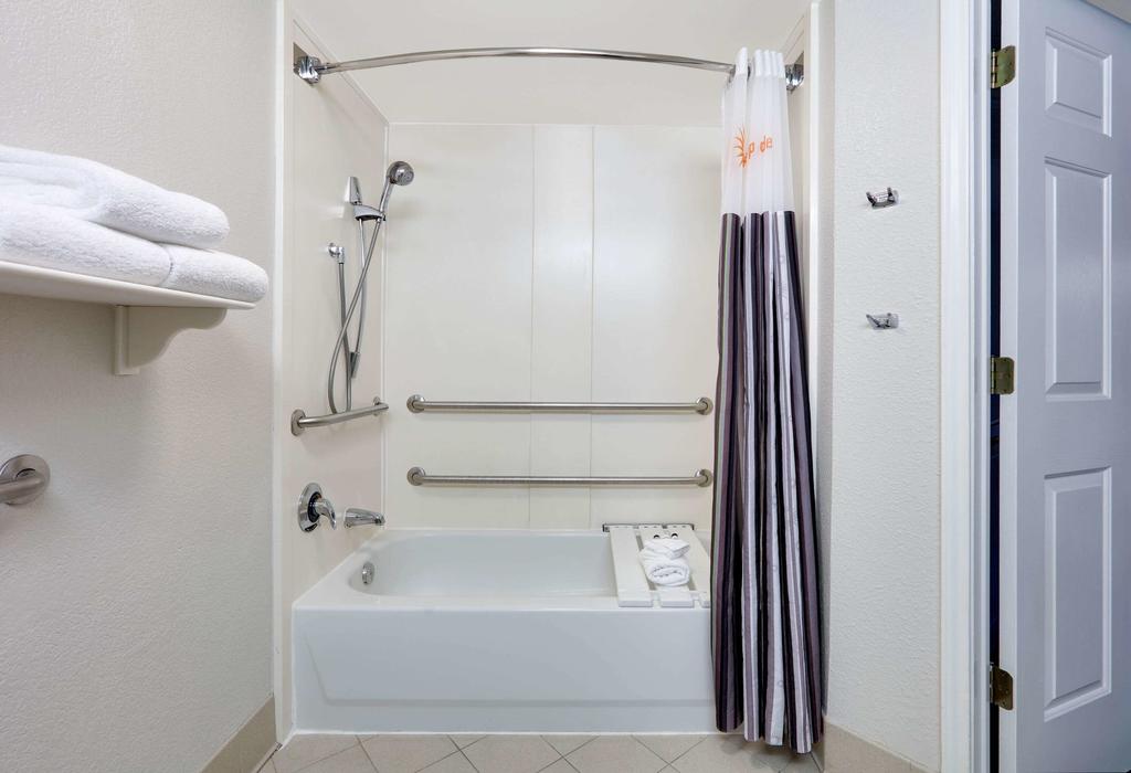 La Quinta By Wyndham Dallas North Central - thumb 3