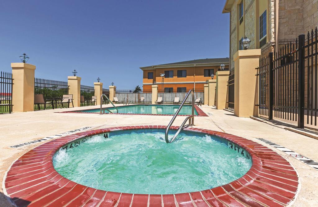 La Quinta By Wyndham Granbury - thumb 1
