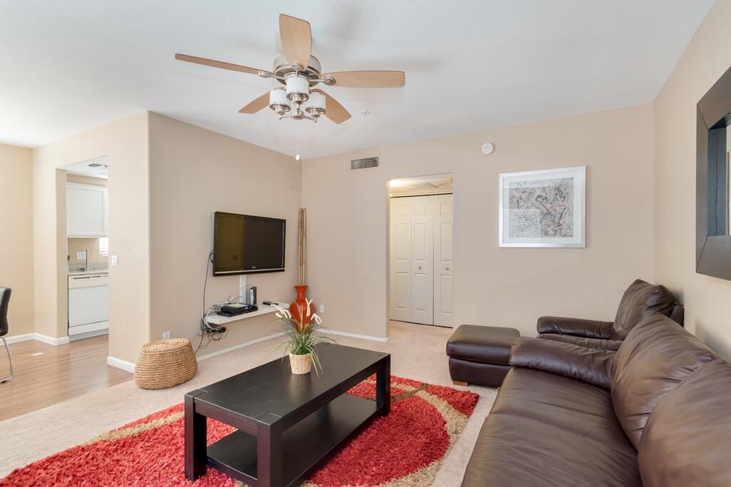 Lake Condo 1 Bedroom, Close To Pool - thumb 2