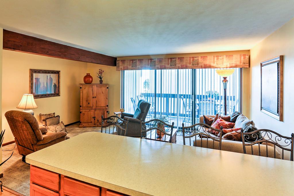 Lakeside Port Clinton Condo With Pool Access And View! - thumb 0