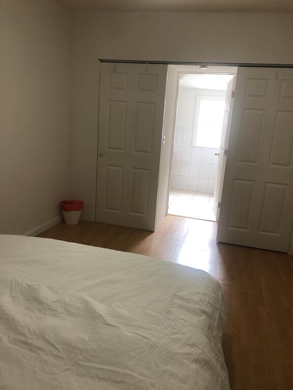 Large Private Room - thumb 3