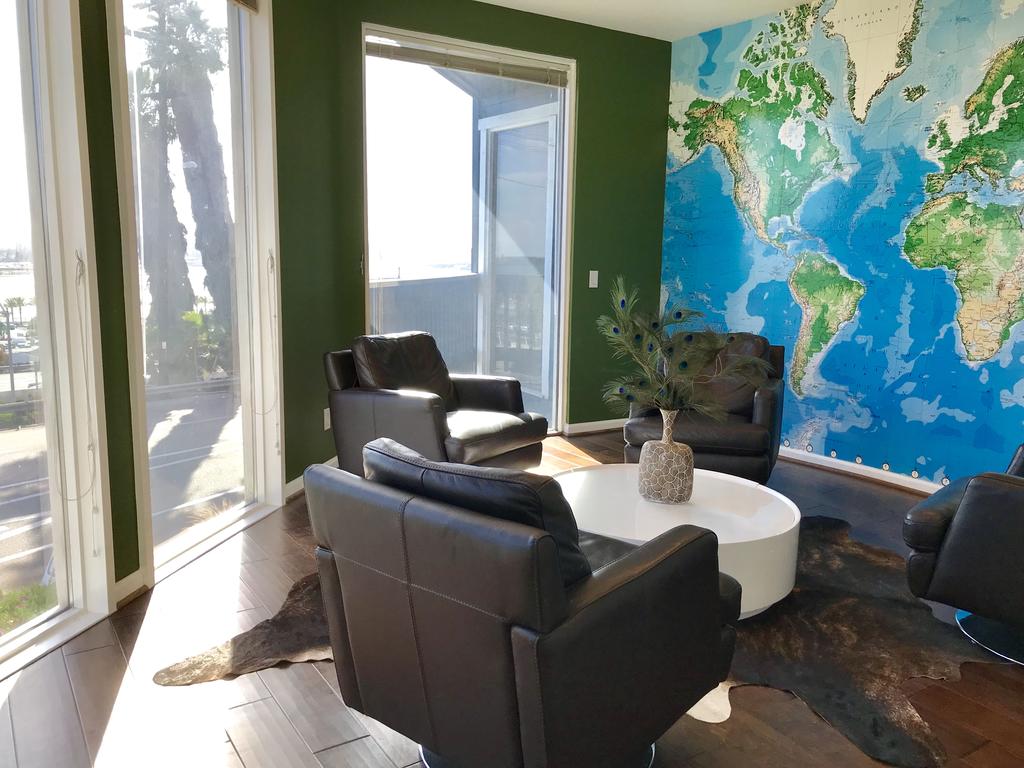 Large Suite With Views - thumb 2
