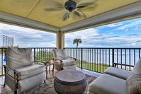 Lavish Beachfront Condo with BalconyPool Access Accommodation Dallas
