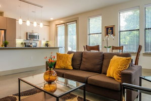 Light And Airy 2BR Suite