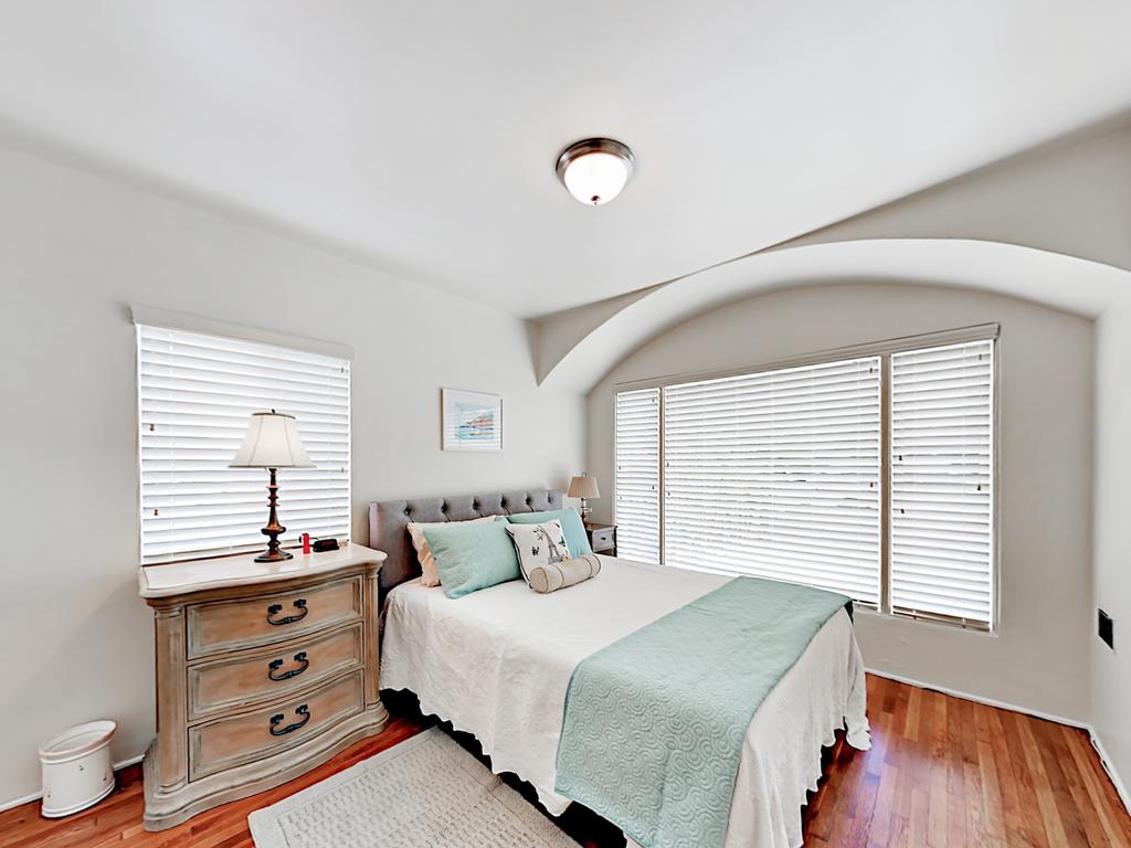 Little Italy Bungalow - thumb 1