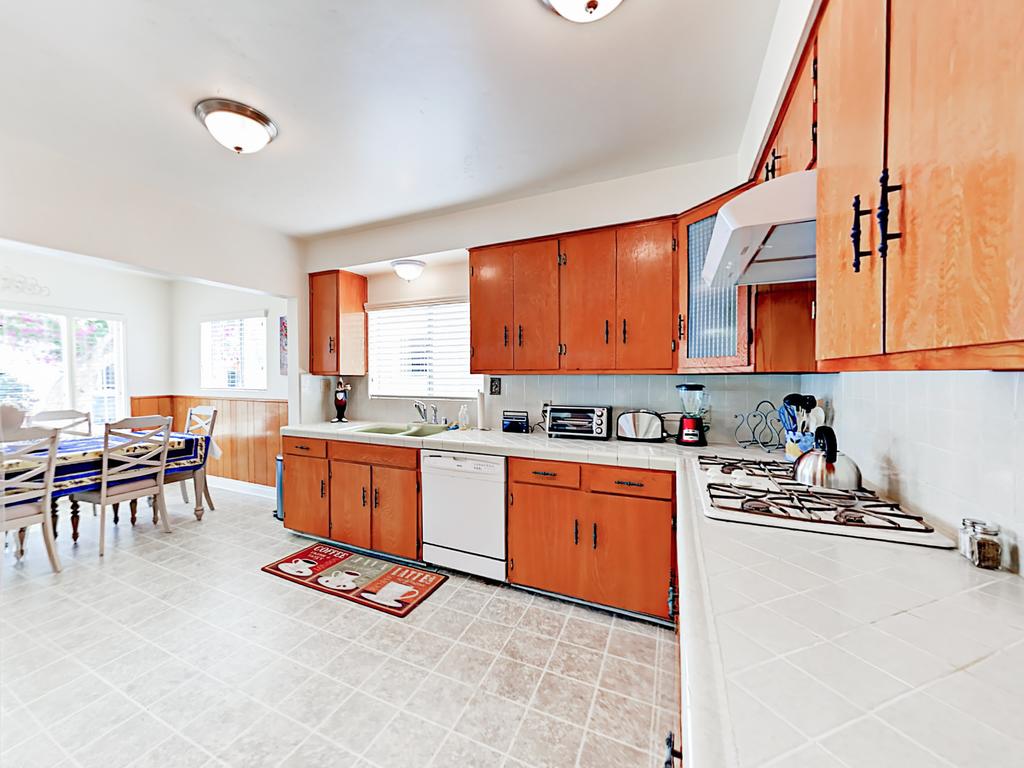Little Italy Bungalow - thumb 3