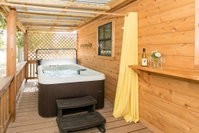 Live Oak Creek Cabins Dean's Cabin Accommodation Dallas
