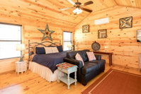 Live Oak Creek Cabins Peyton's Cabin Accommodation Dallas