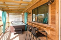 Live Oak Creek Cabins Zac's Cabin Accommodation Dallas