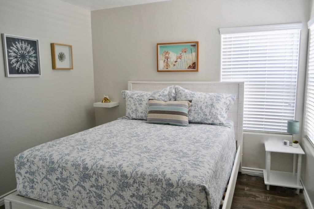 Lovely & Luxurious California Condo 100 Steps To The Sand - thumb 0