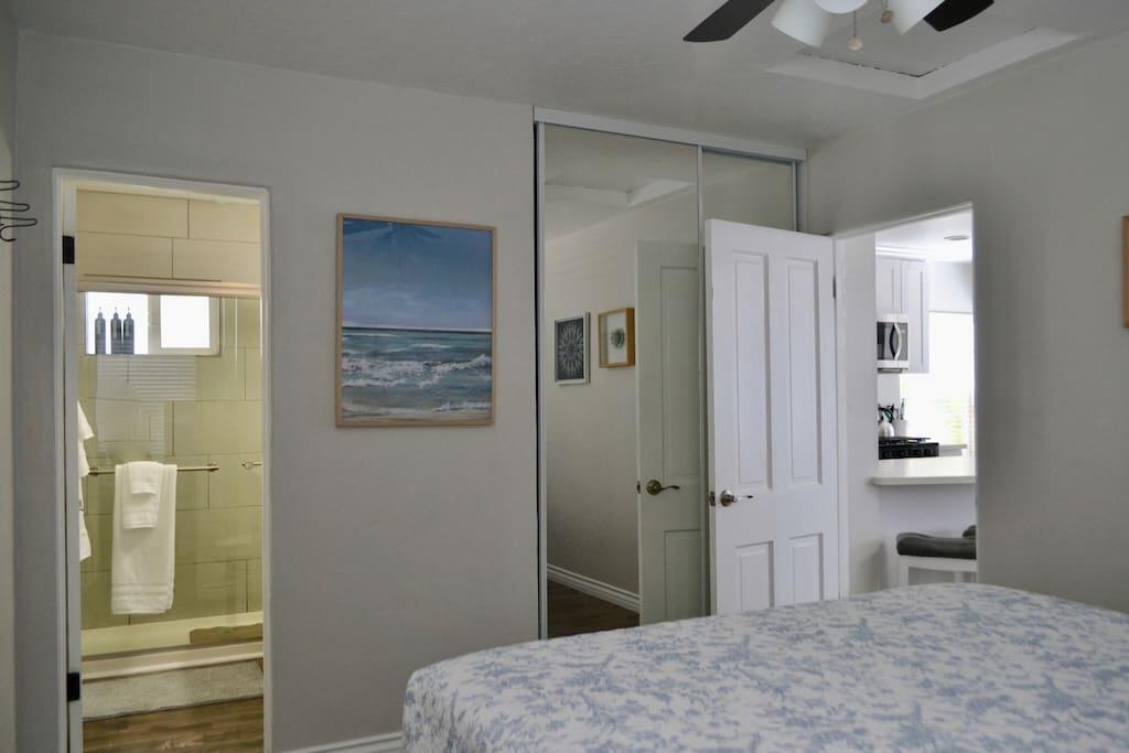 Lovely & Luxurious California Condo 100 Steps To The Sand - thumb 2