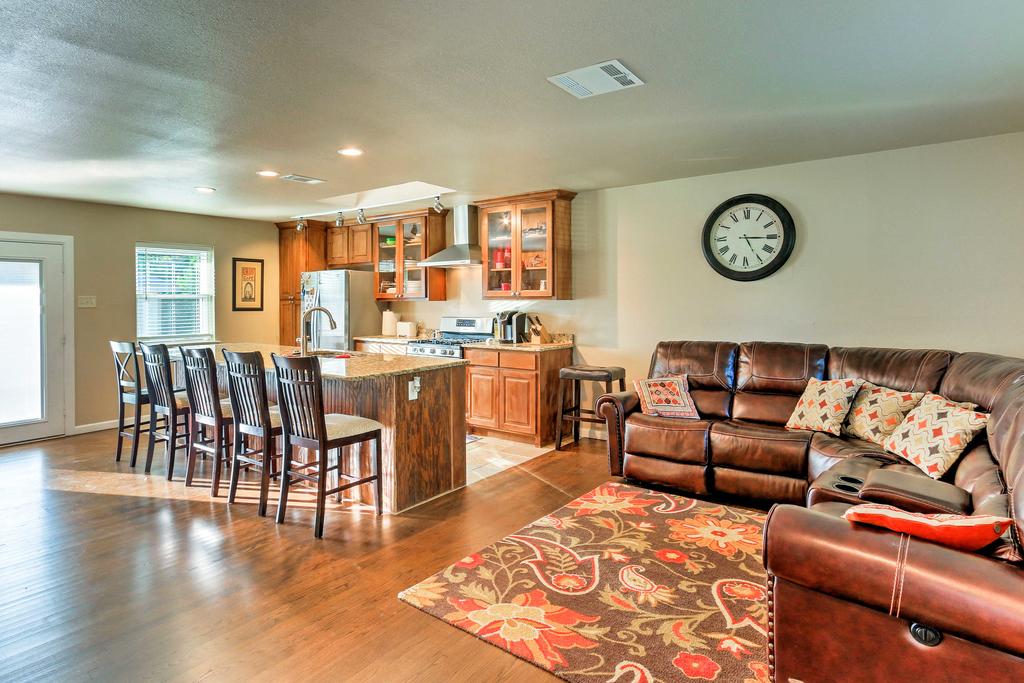 Lovely Farmers Branch House - 1Mi To Golf, Cinema! - thumb 1