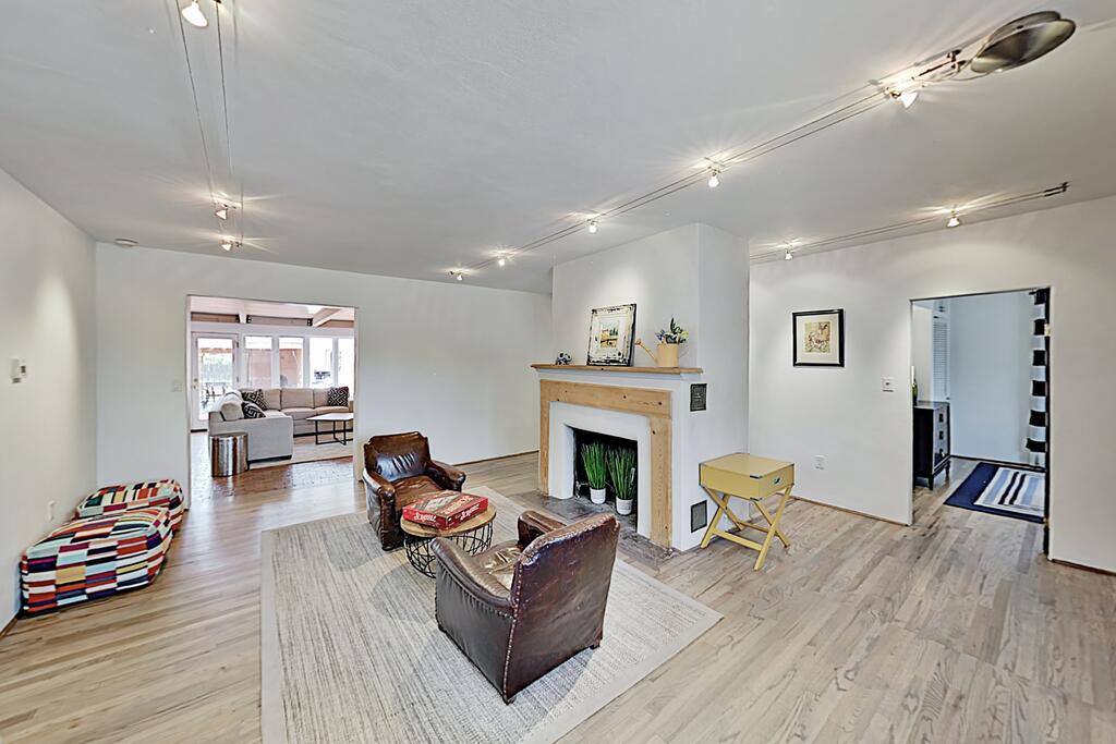 Lovely Home On Old Santa Fe Trail - Private Hot Tub Home - thumb 3