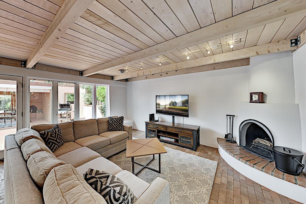 Lovely Home On Old Santa Fe Trail - Private Hot Tub Home - thumb 0