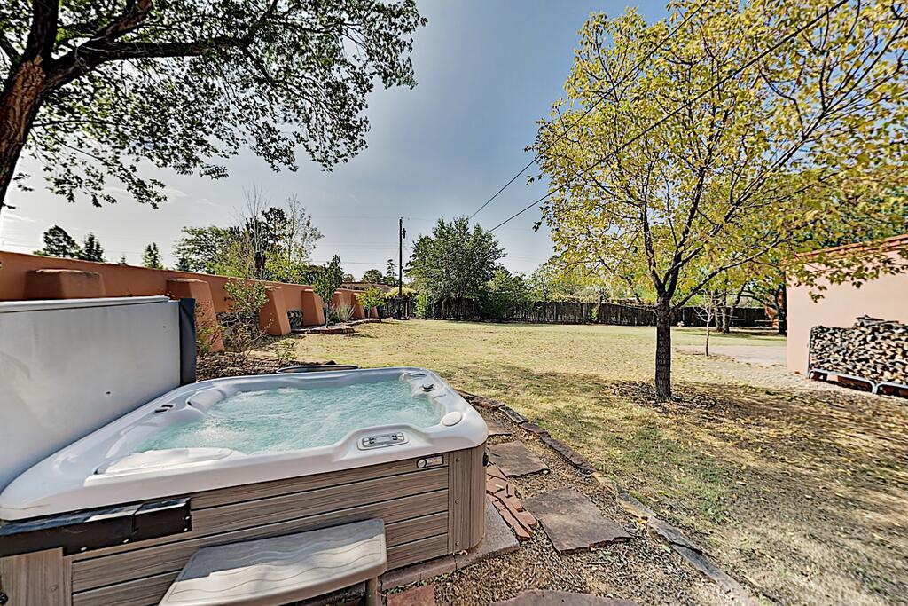 Lovely Home On Old Santa Fe Trail - Private Hot Tub Home - thumb 2