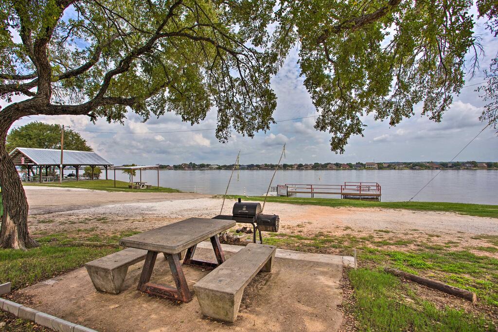 Lovely Lakeside Home With Park & Dock Access! - thumb 2