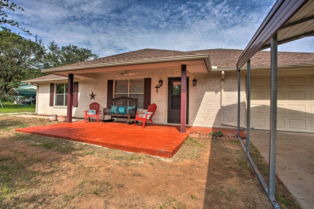 Lovely Lakeside Home With Park & Dock Access! - thumb 1