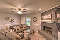 Lubbock Home with Backyard - 6 Mi to Texas Tech Accommodation Dallas