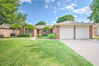 Lubbock Home with Deck  Yard - 8 Miles to TTU Accommodation Dallas