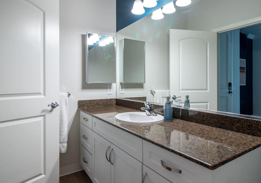 Luxe Apts In Mission Valley By WanderJaunt - thumb 1