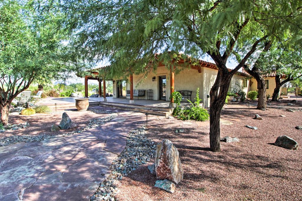 Luxe Tucson Vineyard Home With Views And Fire Pit - thumb 3