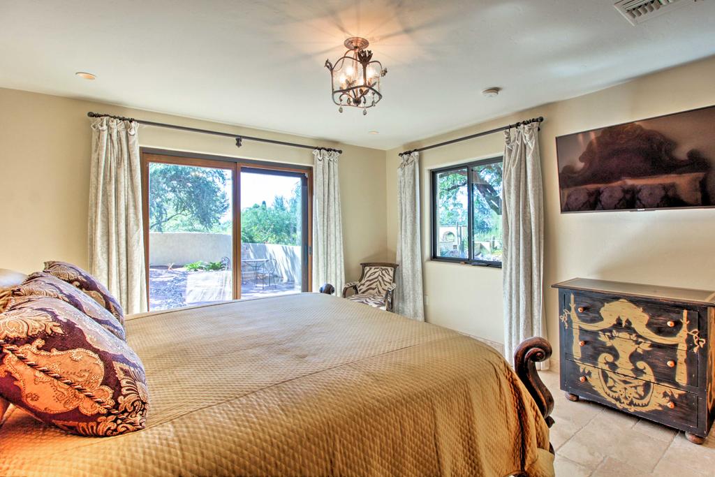 Luxe Tucson Vineyard Home With Views And Fire Pit - thumb 0