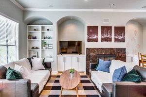 Luxurious Three Story Oak Lawn House