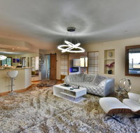 Luxury  Stylish Retreat with Views on 1 Acre - Accommodation Dallas