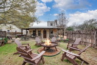 Luxury and Location 1 Block to Main St with Hot tub and Firepit Accommodation Dallas
