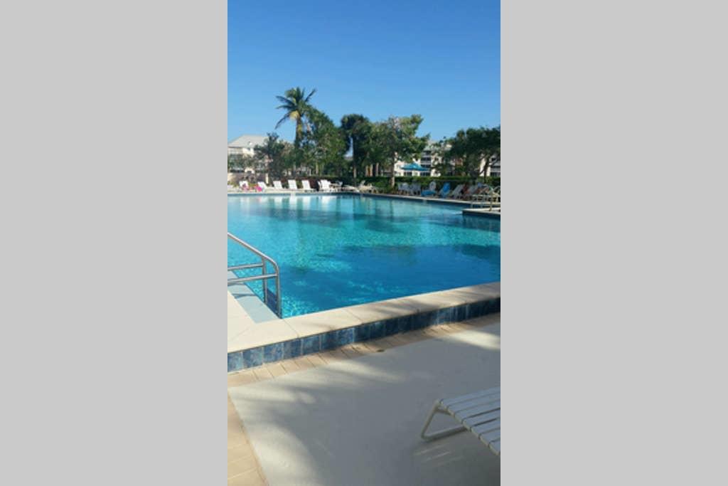 Luxury Jupiter Beach Villa 2 Bedroom 2 Bathroom - thumb 0