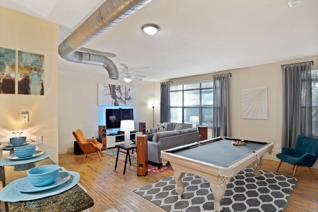Luxury Uptown Loft+Entertainment + Pool Table/PS4 - thumb 0