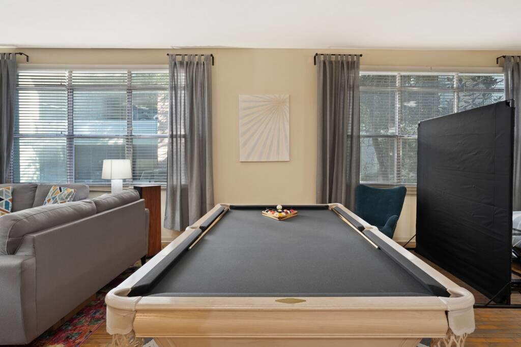 Luxury Uptown Loft+Entertainment + Pool Table/PS4 - thumb 3