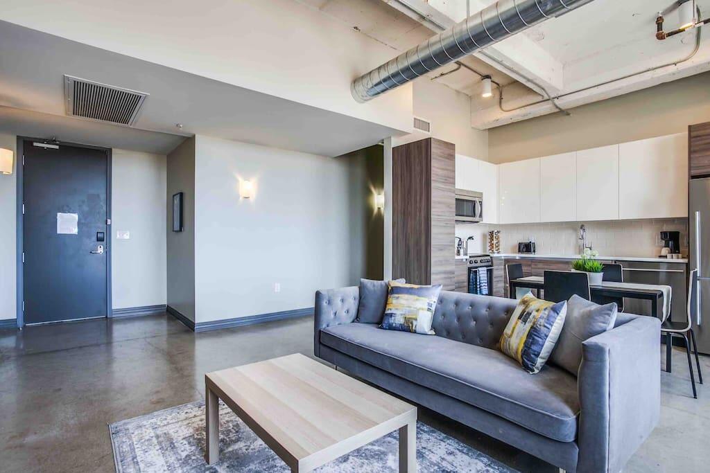 Magnificent Downtown Smart Loft - thumb 2