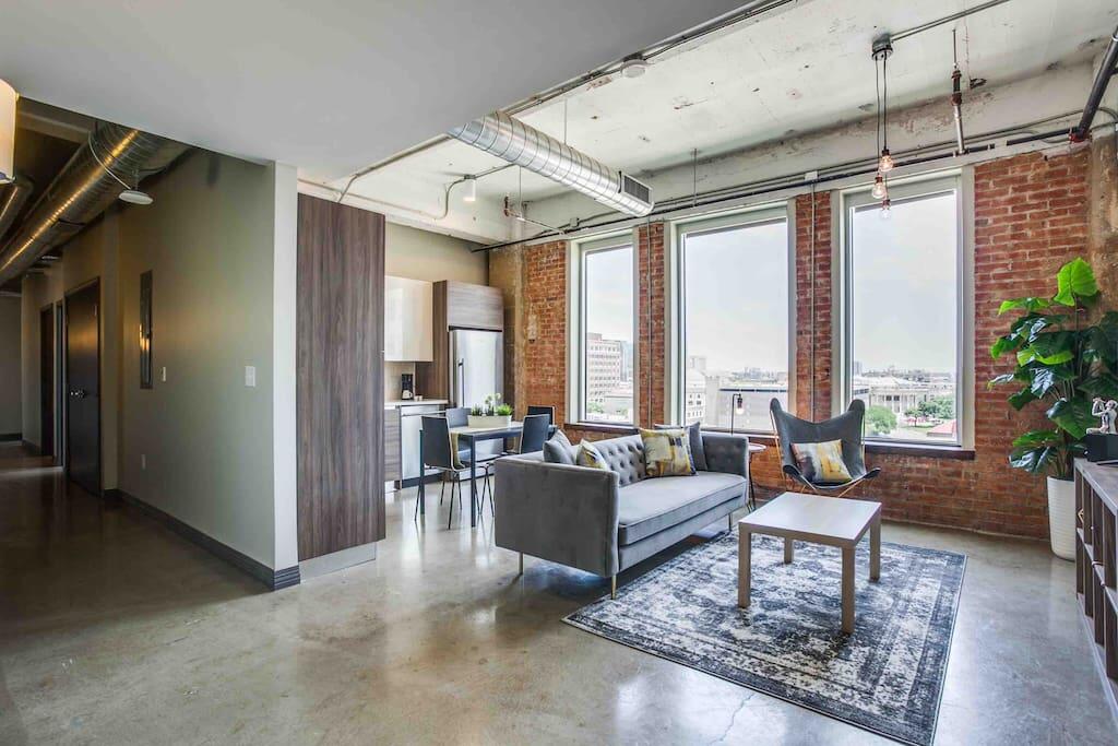 Magnificent Downtown Smart Loft - thumb 1